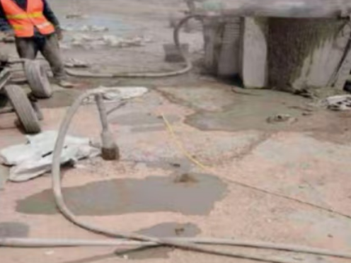 栖霞水泥混凝土路面板底注浆技术 路面脱空注浆整治方案