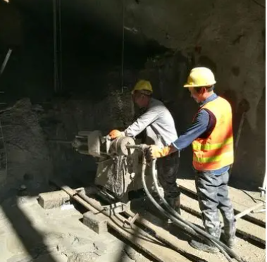 栖霞水下抗分散灌浆料特点 水下不分散注浆料介绍