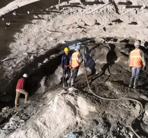 栖霞隧道拱顶带模注浆料，微膨胀注浆料的特点及施工工艺